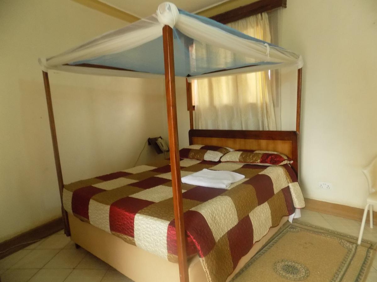 Pride Travellers Hotel Mubende Exterior photo