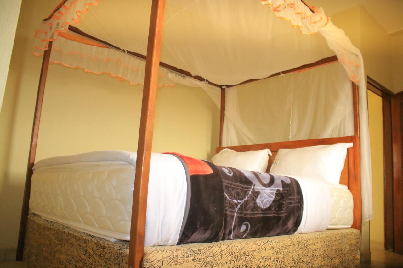 Pride Travellers Hotel Mubende Exterior photo