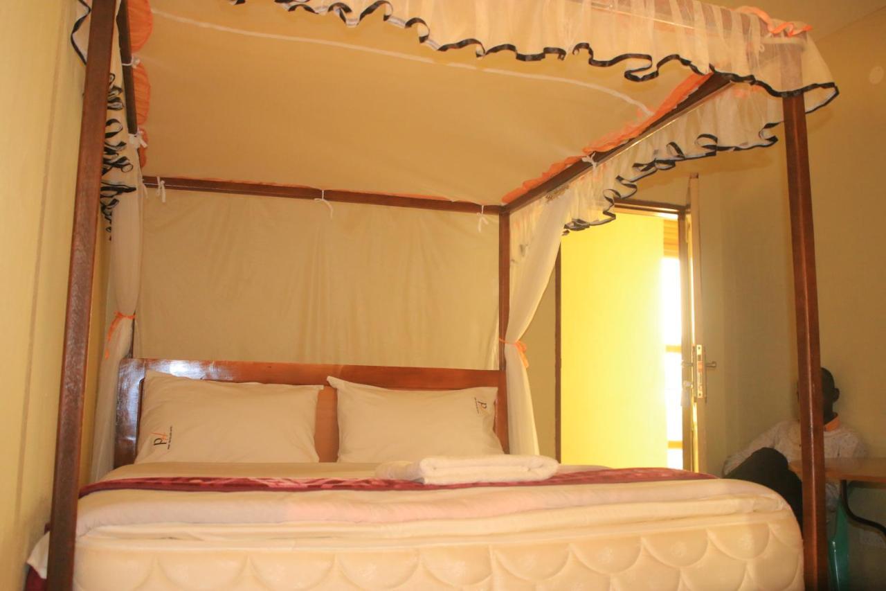 Pride Travellers Hotel Mubende Exterior photo