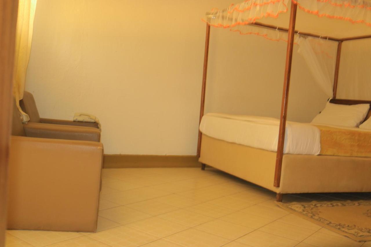 Pride Travellers Hotel Mubende Exterior photo