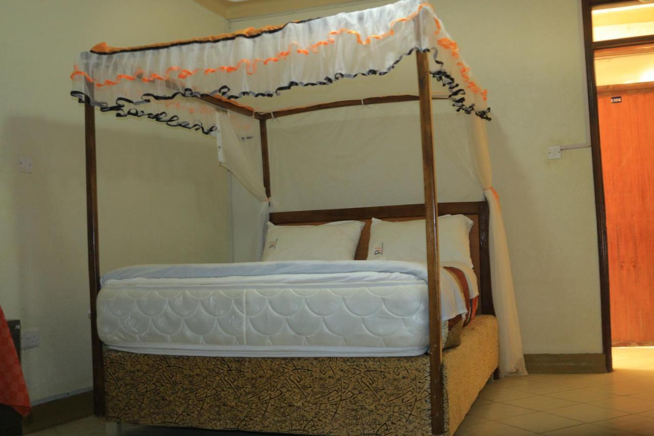 Pride Travellers Hotel Mubende Exterior photo