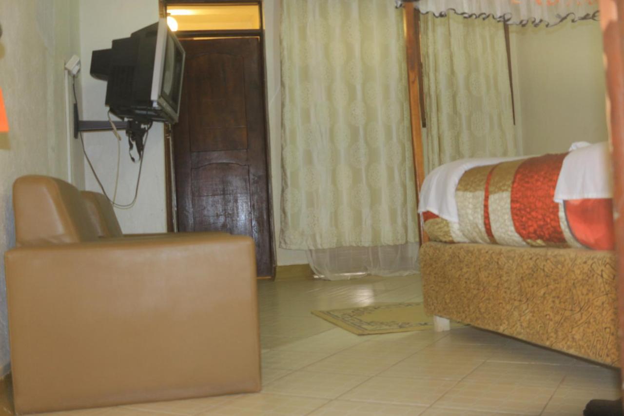 Pride Travellers Hotel Mubende Exterior photo