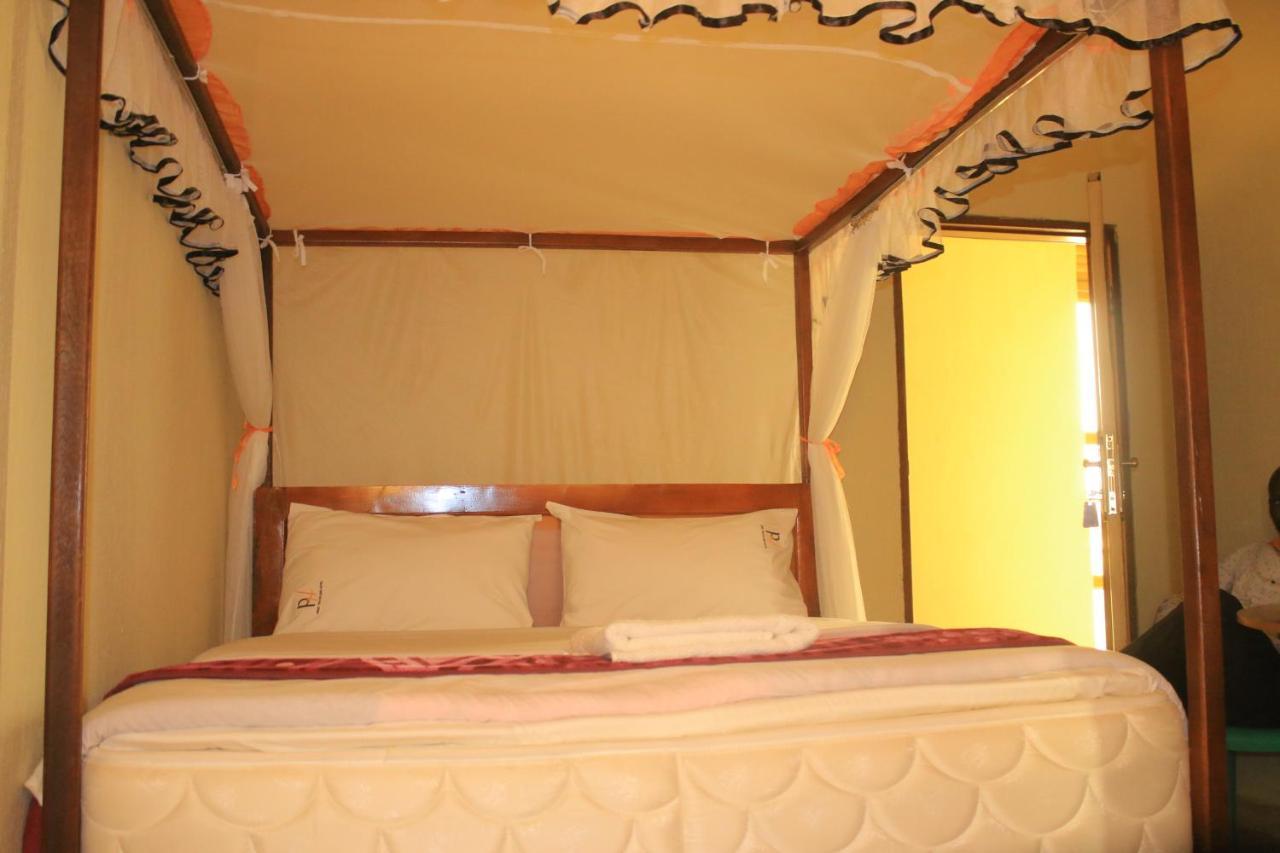 Pride Travellers Hotel Mubende Exterior photo